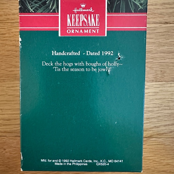 Hallmark 1992 Deck the Hogs with Boughs of Holly Ornament - Picture 10 of 16